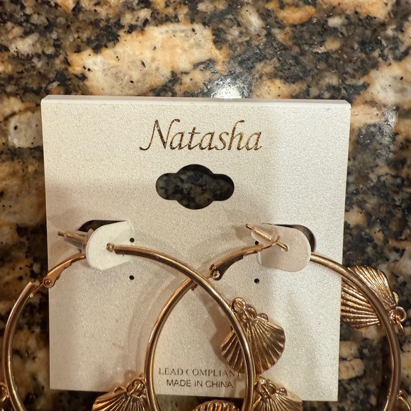 House of Harlow Gold Shell Starfish Charm Bracelet & Natasha Gold Shell Earring - Picture 4 of 8